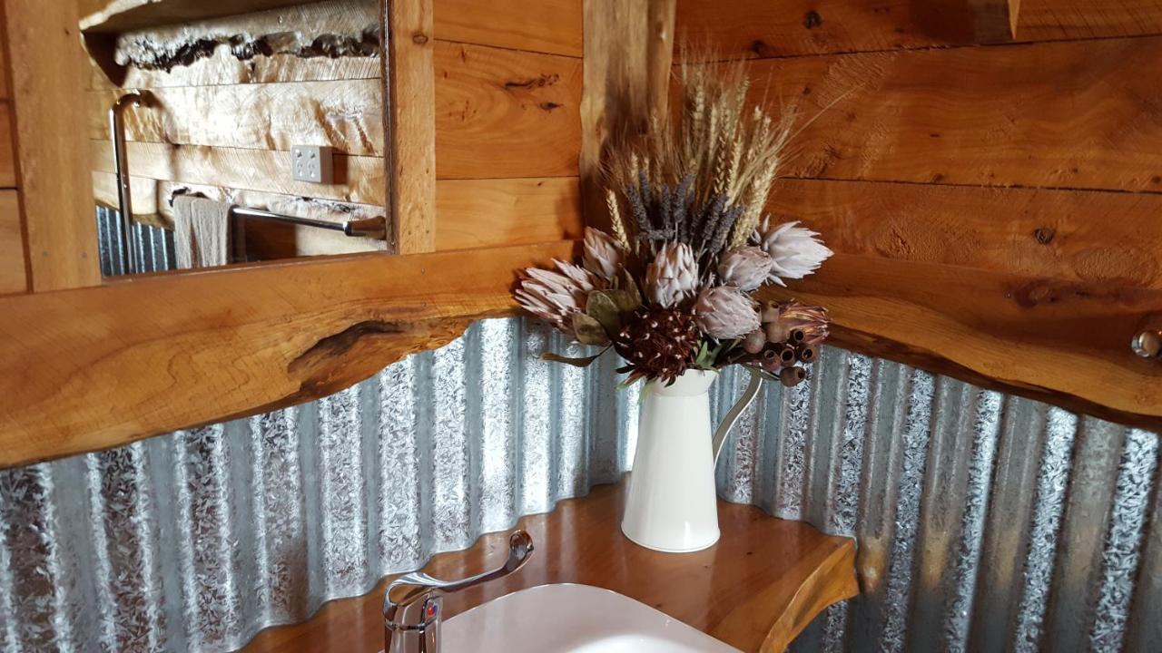 Rustic Hut Bush Retreat Bed & Breakfast Penguin Dış mekan fotoğraf