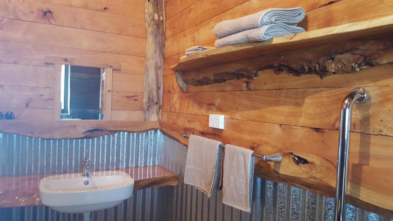 Rustic Hut Bush Retreat Bed & Breakfast Penguin Dış mekan fotoğraf