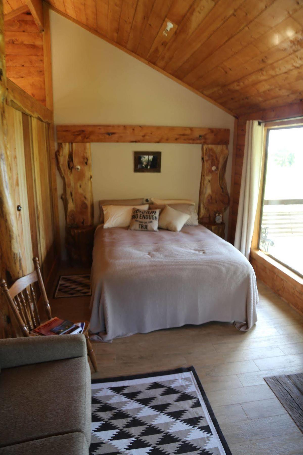 Rustic Hut Bush Retreat Bed & Breakfast Penguin Dış mekan fotoğraf
